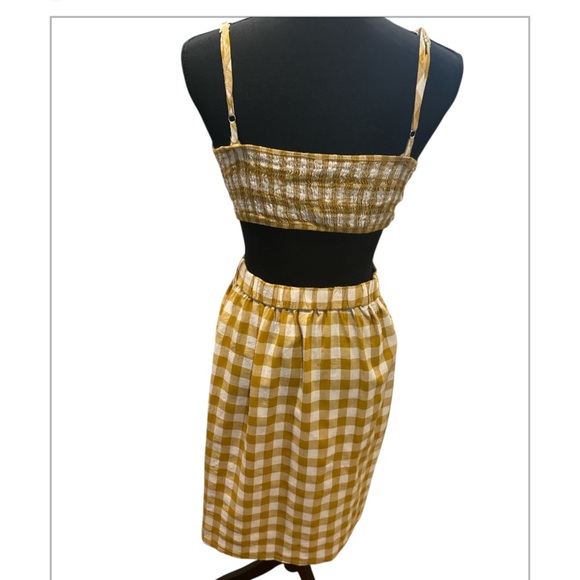 Classic fashion yellow and white checkered 2 piece skirt set, size M. - Picture 2 of 8